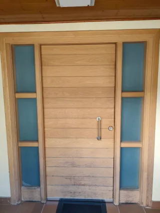 Puerta madera exterior