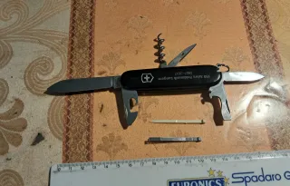 Coltelli victorinox 24 euro al pezzo