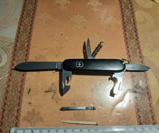 Coltelli victorinox 24 euro al pezzo