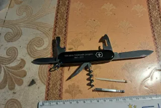 Coltelli victorinox 24 euro al pezzo