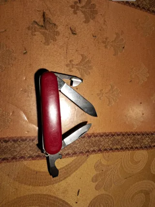 Coltelli victorinox 24 euro al pezzo