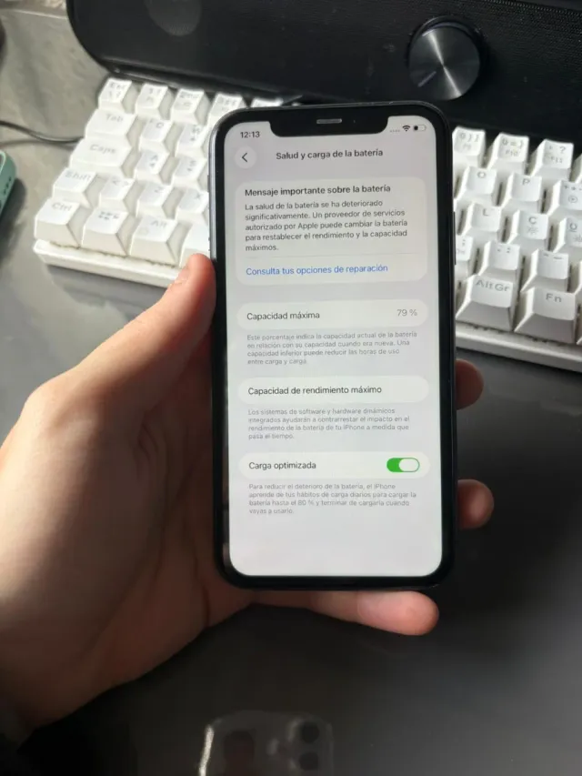 iPhone 11 Batería al 79%