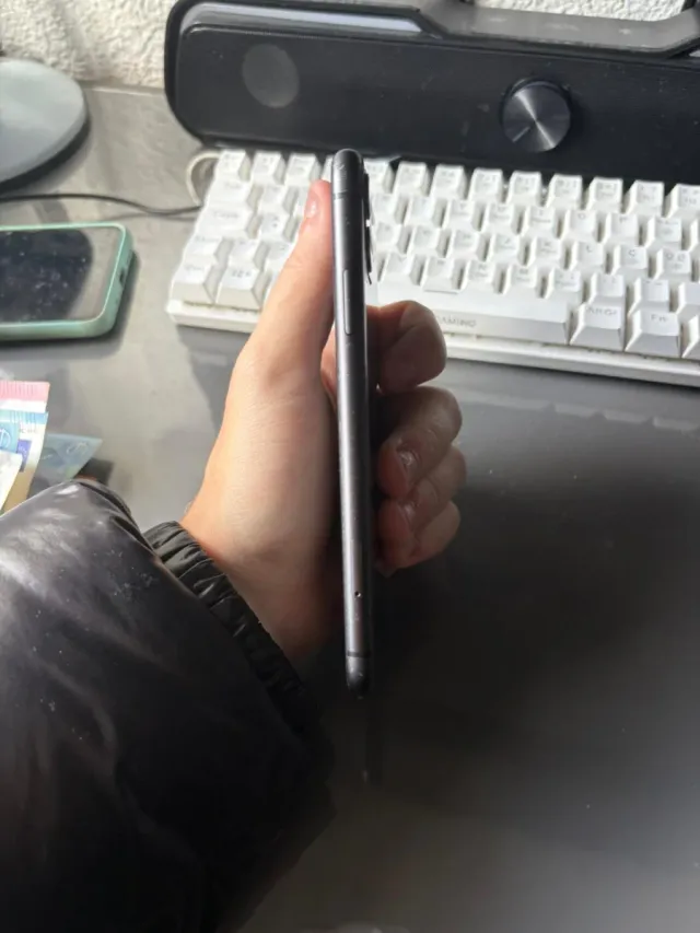 iPhone 11 Batería al 79%