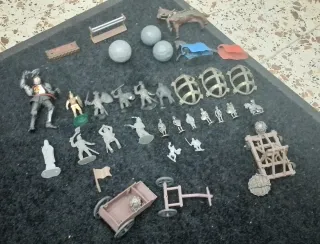 Set di figure medievali per presepe e diorami