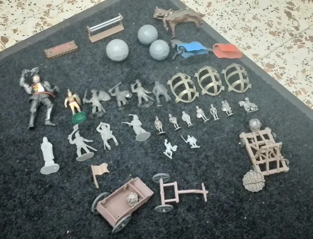 Lote de figuras de cenário medieval para diorama de Belém