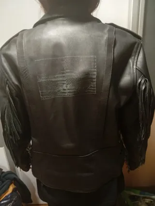 Chaqueta de cuero con flecos