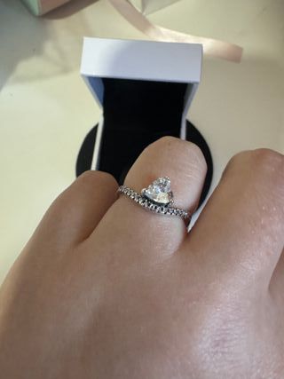 Anillo plateado Corazón Brillante y brillos 925