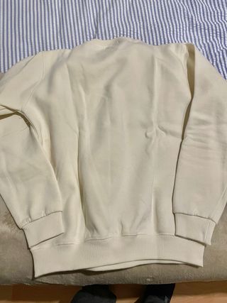 Jersey Carhartt Beige/Blanco con el logo bordado.