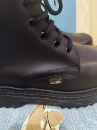Botas de piel negras talla 42 con punta de hierro