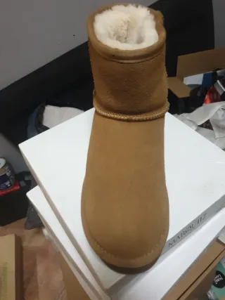 Botas de mujer beige y marrón