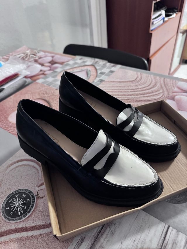 Mocasines Bershka Negros y Blancos