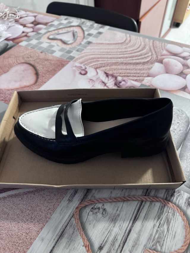 Mocasines Bershka Negros y Blancos