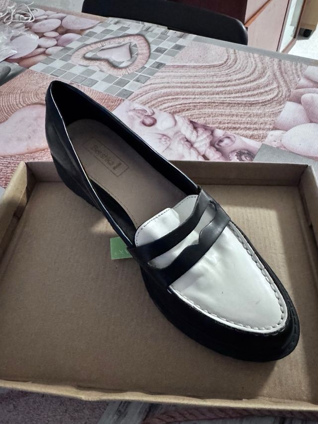 Mocasines Bershka Negros y Blancos