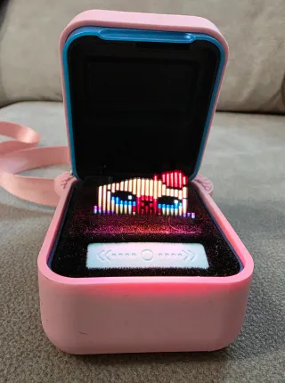 Bitzee con Funda Pixelada Rosa