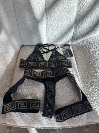 Conjunto Lenceria Versace Negro y Dorado