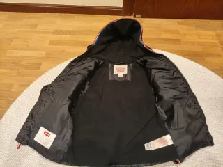 Cazadora Levi's niño negra multicolor. Talla 14