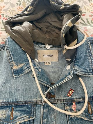 Chaleco vaquero Pull and Bear con capucha