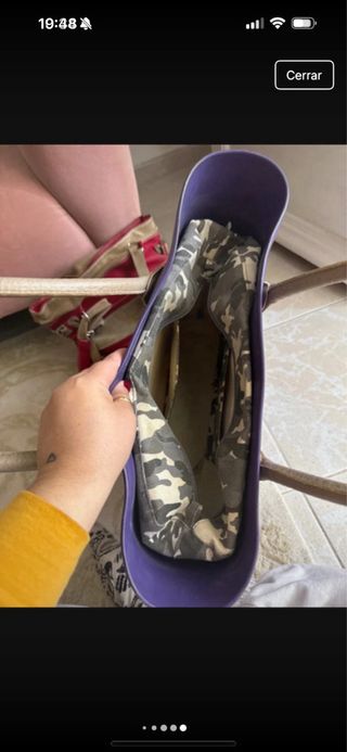 Bolsos morado y rojo