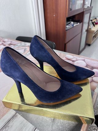 Zapatos de tacón azul marino