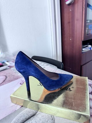 Zapatos de tacón azul marino