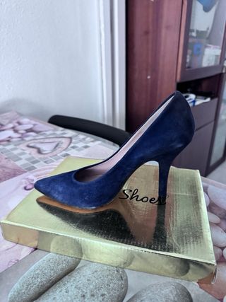 Zapatos de tacón azul marino