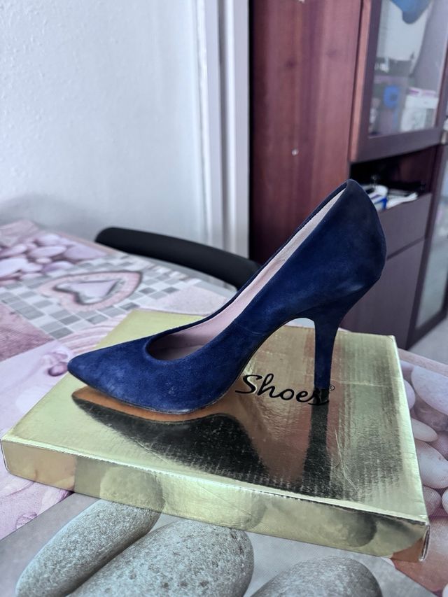 Zapatos de tacón azul marino