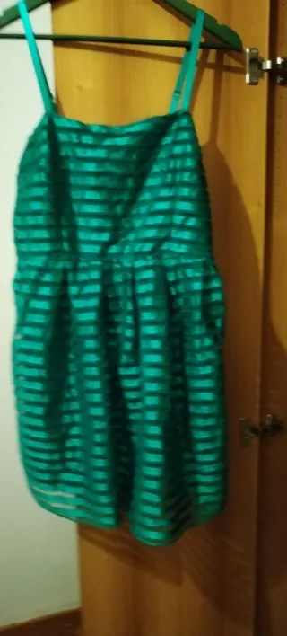 Vestido fiesta esmeralda con tirantes y forro inte