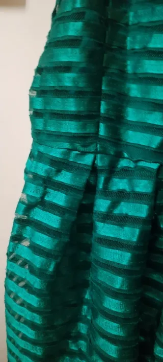 Vestido fiesta esmeralda con tirantes y forro inte