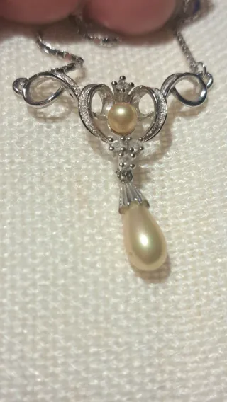 Colgante de plata con perla