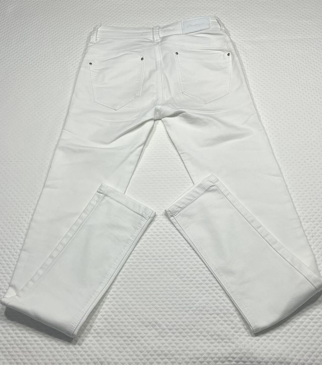 Pantalón blanco Stradivarius talla 34