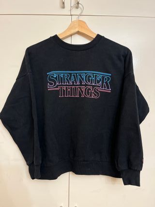 Sudadera Stranger Things Negra Pull&Bear
