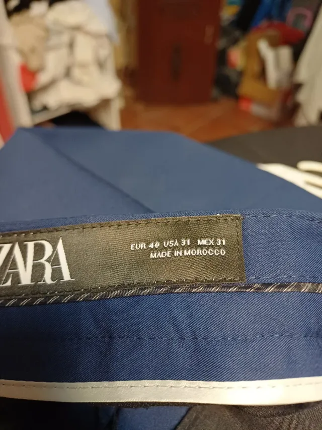 Traje azul Zara + camisa blanca