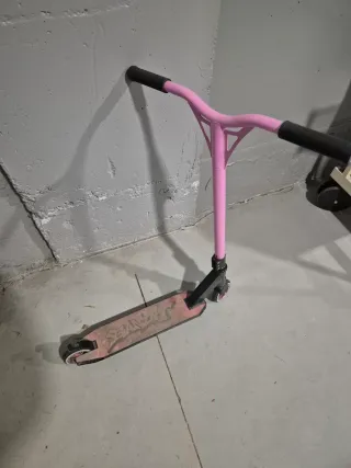 Patinete rosa y negro