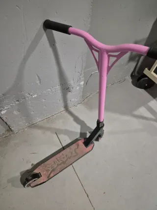 Patinete rosa y negro