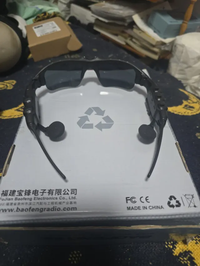 Gafas de sol con altavoces integrados