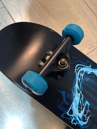 Skate Negro Diseño Azul