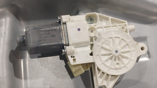 ELEVALUNAS DELANTERO IZQUIERDO MERCEDES-BENZ CLAS