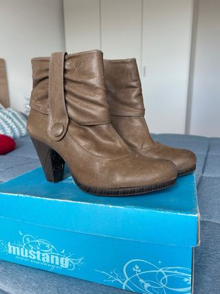 Botas Mustang tacón marrón