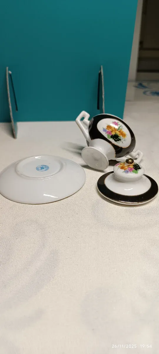 Zuppiera in miniatura con fiori