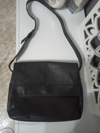 Bolso de piel negro