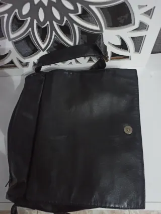 Bolso de piel negro