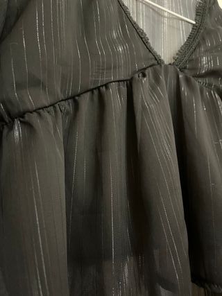 Blusa Brookville negra cuello pico