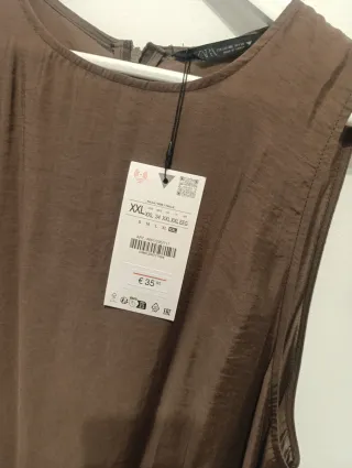 Vestido largo fluido ZARA, manga sisa, con volumen