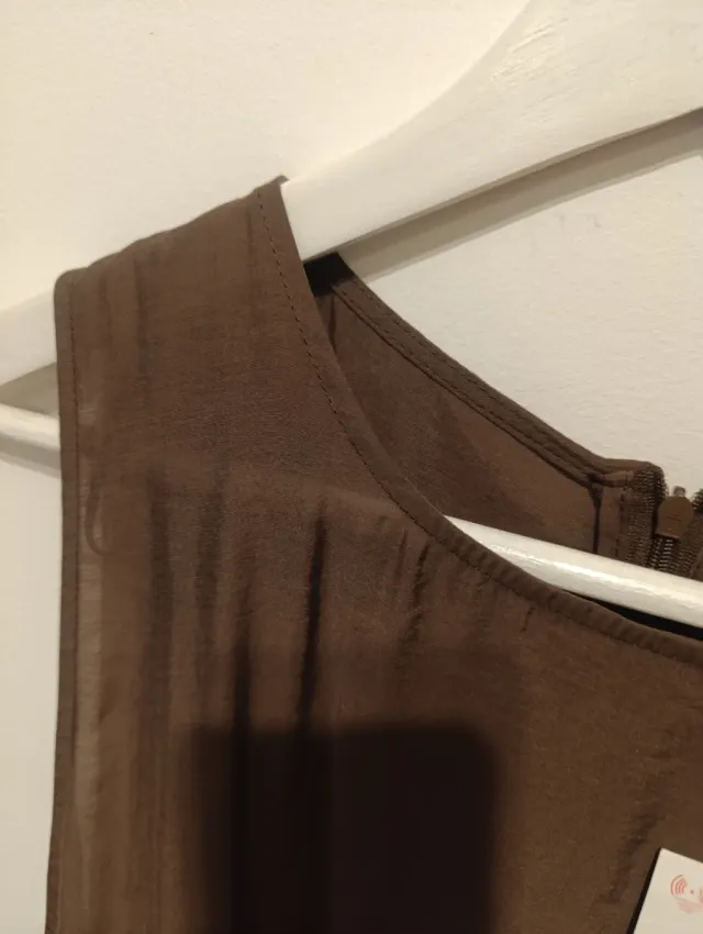 Vestido largo fluido ZARA, manga sisa, con volumen