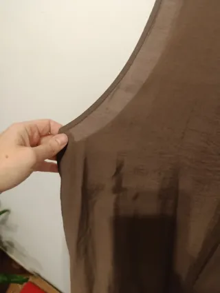 Vestido largo fluido ZARA, manga sisa, con volumen