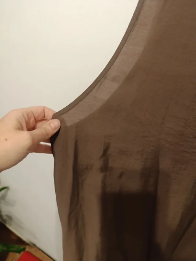 Vestido largo fluido ZARA, manga sisa, con volumen