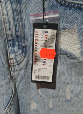 Falda vaquera desgastada