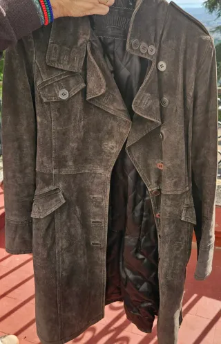 Chaquetón de piel marrón. Talla equivalente a L