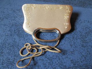 Bolso de fiesta dorado con asa y cadena