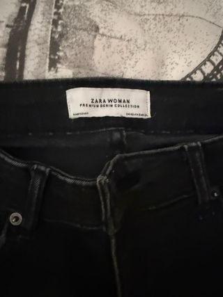 Pantalón vaquero negro Zara Talla 40